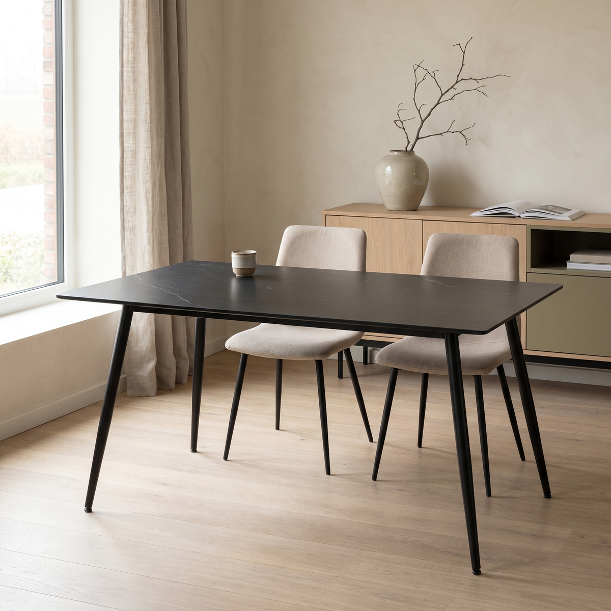 Eettafel CERAMON 140 Zwart – fotorealistisch interieur 3