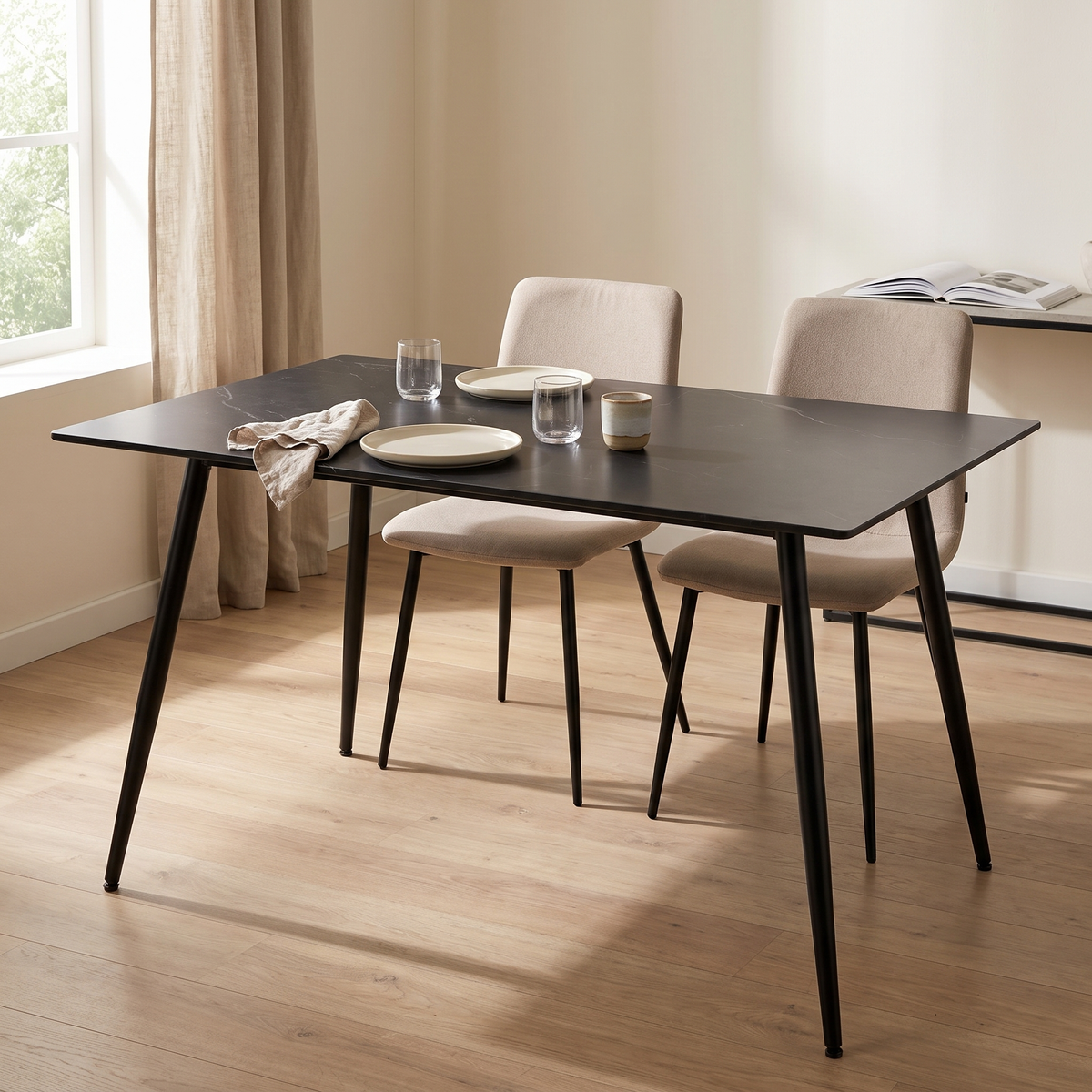 Eettafel CERAMON 140 Zwart – fotorealistisch interieur 4