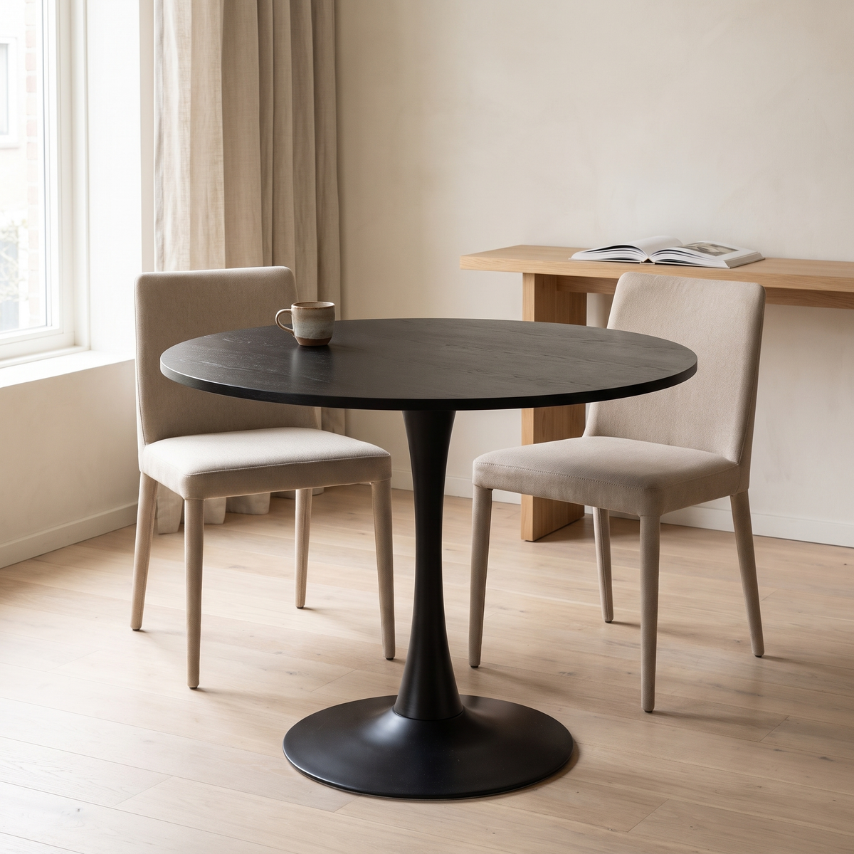 Eettafel ORBIS 80 Zwart – fotorealistisch interieur 1