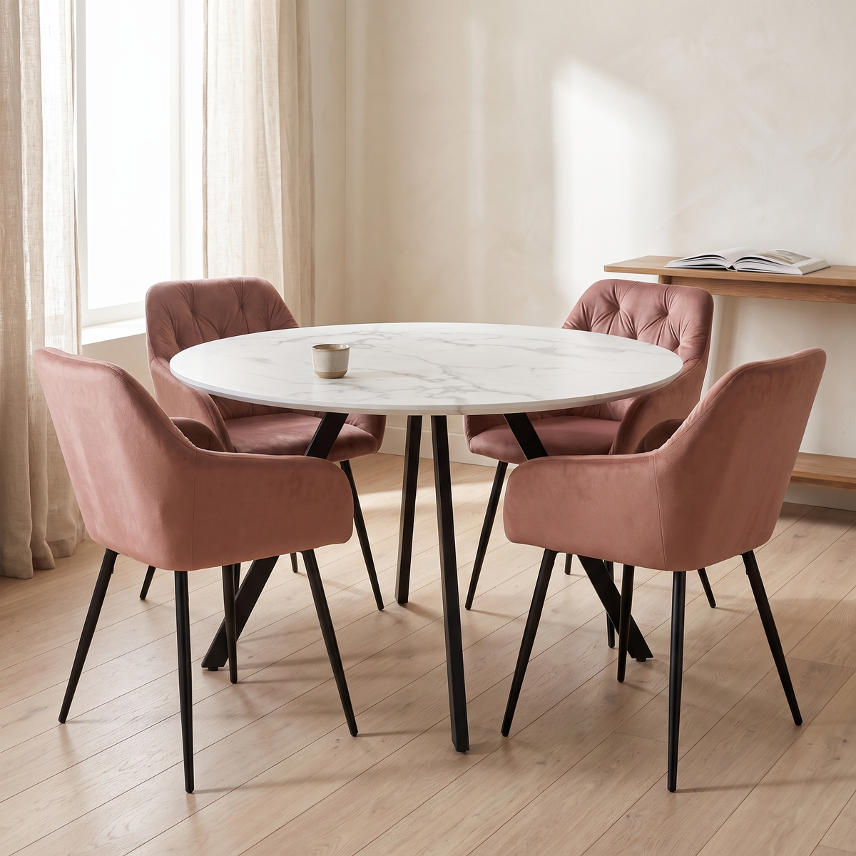 Gyrus Eettafelset met 4 Siena Stoelen - Wit / Roze – fotorealistisch interieur 1