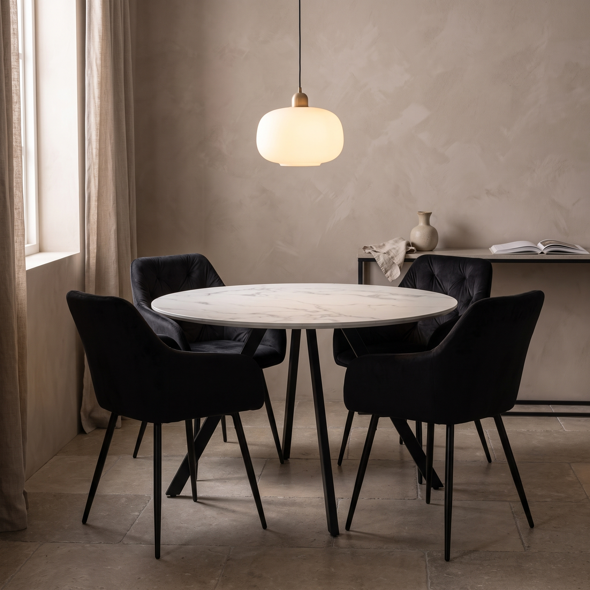 Gyrus Eettafelset met 4 Siena Stoelen - Zwart / Wit – fotorealistisch interieur 2