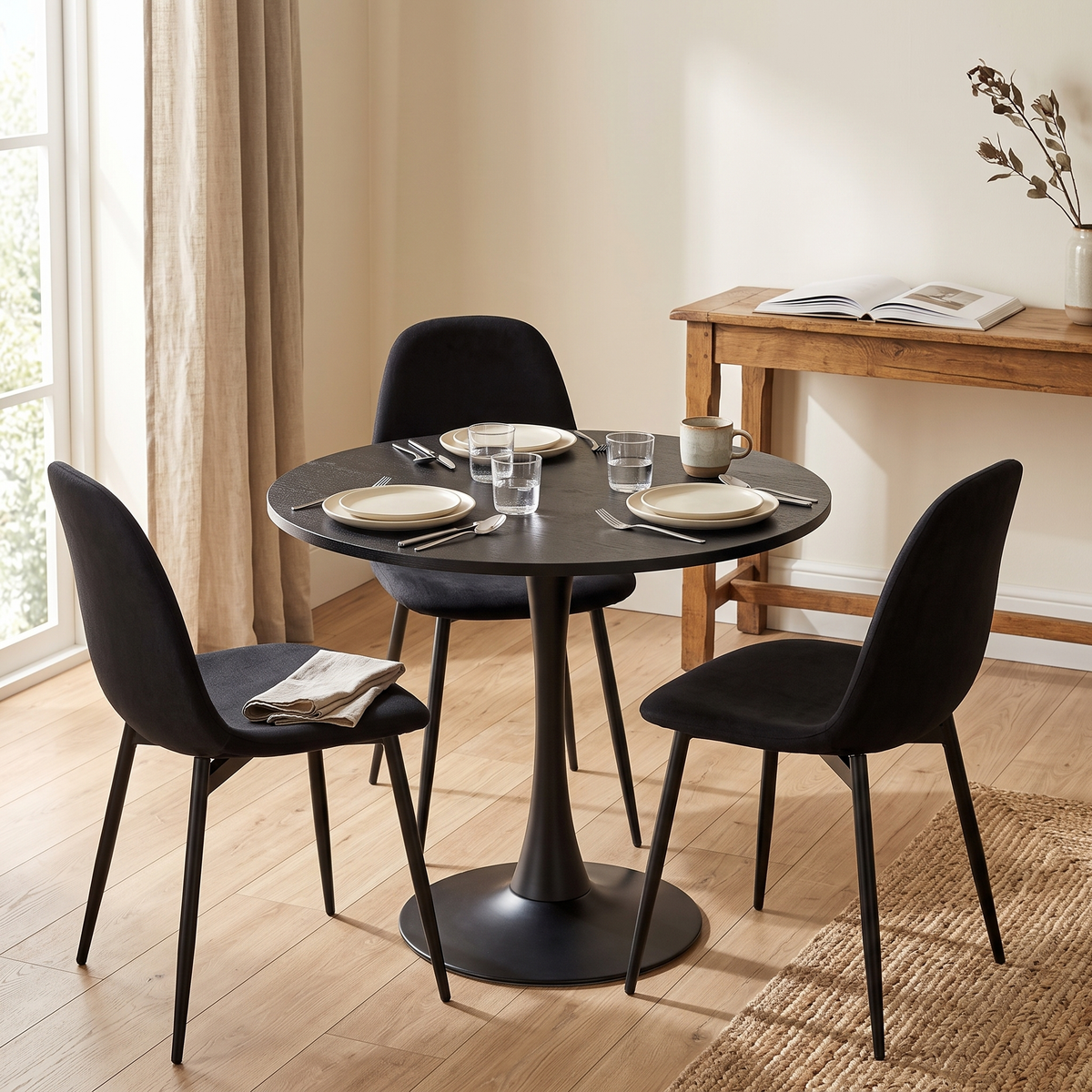 Orbis Eettafelset met 3 Marie Stoelen - Zwart / Donker hout – fotorealistisch interieur 4