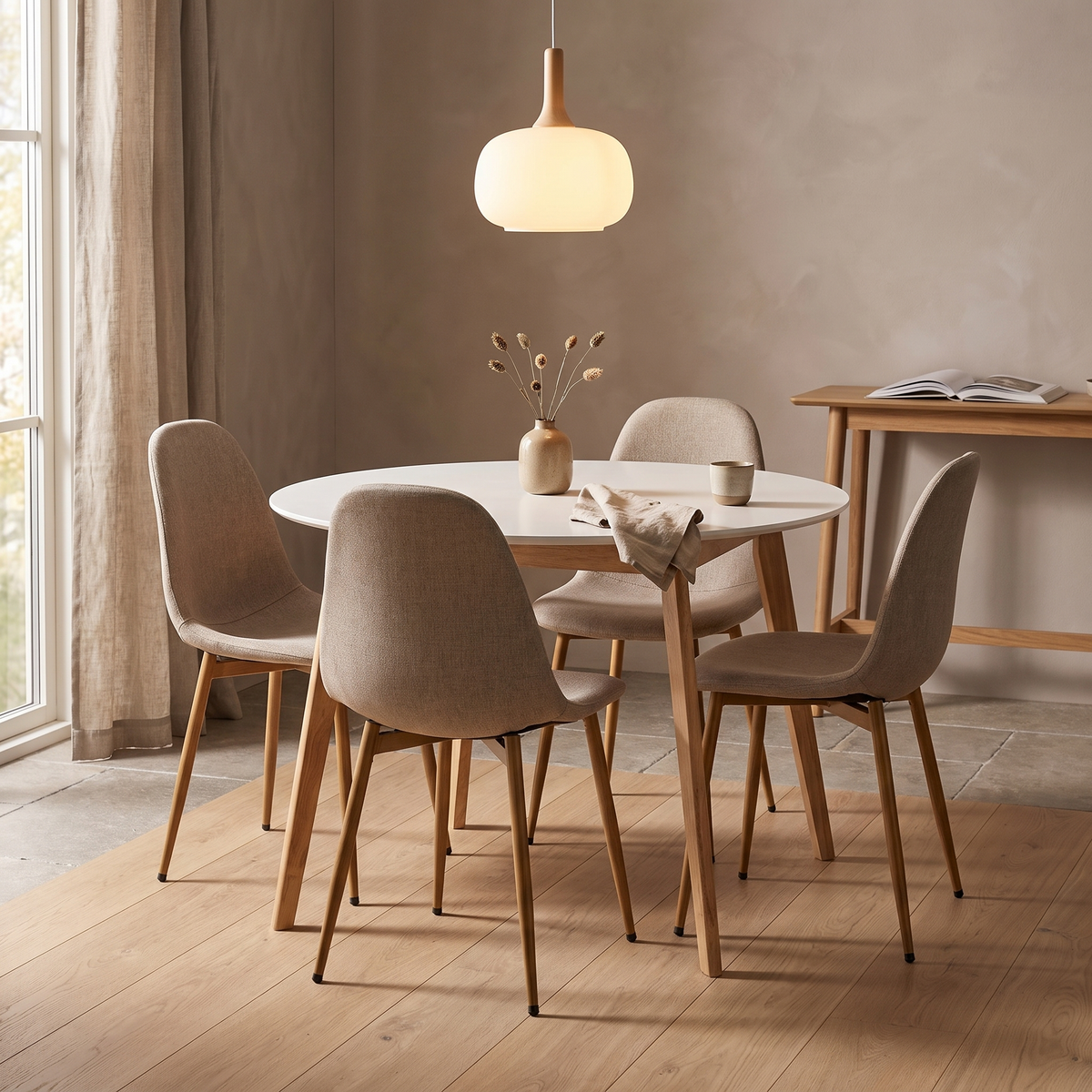 Scandinavia Eettafelset met 4 Marie Stoelen – fotorealistisch interieur 2