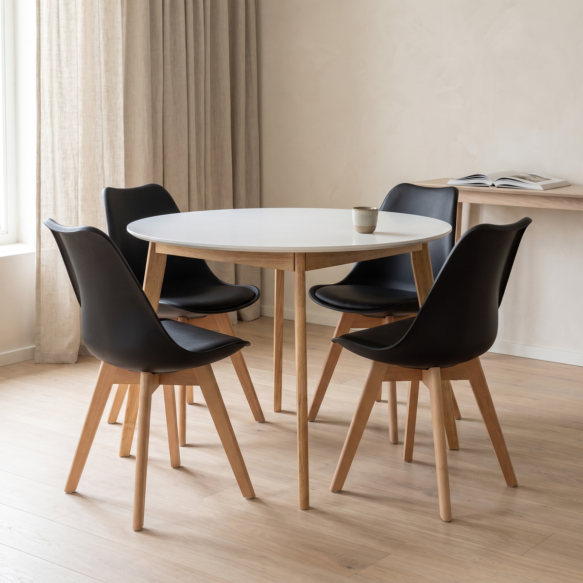 Scandinavia Eettafelset met 4 Scandi Stoelen – fotorealistisch interieur 1